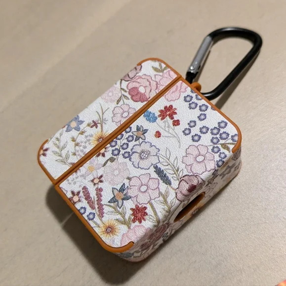 Bundle of Floral Airpod 3 cases - Picture 4 of 5